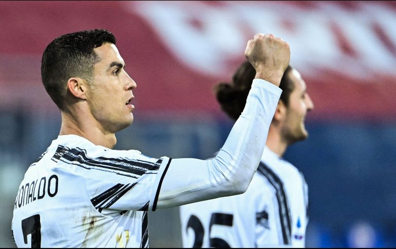 La leyenda brasileña Pelé felicitó este domingo en las redes sociales a Cristiano Ronaldo, autor de un triplete en la victoria 3-1 de la Juventus frente al Cagliari. AFP / A. Pizzoli