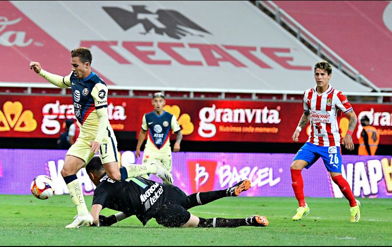 Sebastián Córdova había superado a Raúl Gudiño antes de meter el tercero como si fuera una cascarita. IMAGO7/E. Espinosa