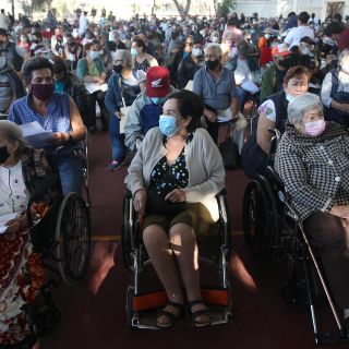 Arranca vacunación en Tonalá; piden a Federación revisar procedencia de pacientes
