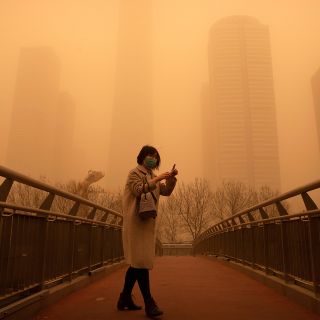Tormenta de arena en Pekín deja cielos apocalípticos
