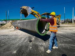 ACCIONES. El gobernador destacó que ante la circunstancia que se vive por la falta de agua en la metrópoli, se trabaja las 24 horas para terminar el acuaférico. ESPECIAL