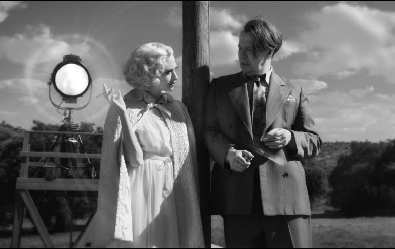 “MANK”. La cinta producida y distribuida por Netflix encabeza la lista de nominaciones con una decena. En el fotograma dos de los nominados: Amanda Seyfried y Gary Oldman. AP