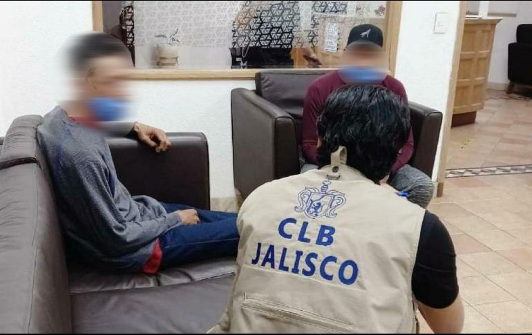 A su llegada a Jalisco, José Ramón se reunió primero con uno de sus hermanos. ESPECIAL/Gobierno de Jalisco