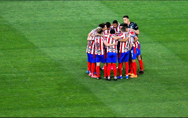 Luego de que la mañana de este miércoles, circularan versiones de presuntas indisciplinas en el primer equipo de Chivas, el equipo ha salido a desmentir estos hechos. Imago7