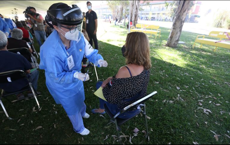 Criterios como el Registro en la plataforma Mi Vacuna y el orden alfabético fueron descargatados para la vacunación de adultos mayores en Guadalajara. EL INFORMADOR/F. Atilano