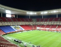 Podrían venirse más despidos. La dirigencia de Chivas descubrió venta de boletos de cortesía, tráfico de playeras y robo de utilería. IMAGO7