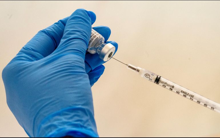 Esta semana trascendió que México pidió de forma pública acceder a la vacuna de AstraZeneca y la Universidad de Oxford que se produce en EU, donde aún no se avala el uso de emergencia de este fármaco. AP / ARCHIVO