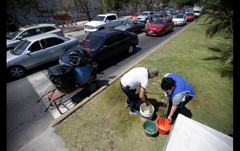 Los afectados señalan que por lo menos una vez al día llaman al SIAPA para solicitar pipas pero hasta el momento no han recibido ninguna. EL INFORMADOR/F. Atilano