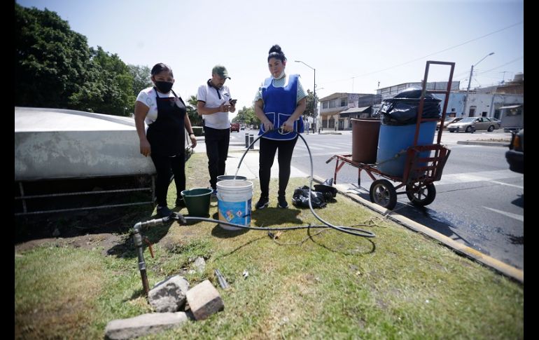 Los afectados señalan que por lo menos una vez al día llaman al SIAPA para solicitar pipas pero hasta el momento no han recibido ninguna. EL INFORMADOR/F. Atilano