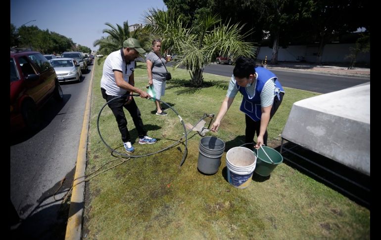 Los afectados señalan que por lo menos una vez al día llaman al SIAPA para solicitar pipas pero hasta el momento no han recibido ninguna. EL INFORMADOR/F. Atilano
