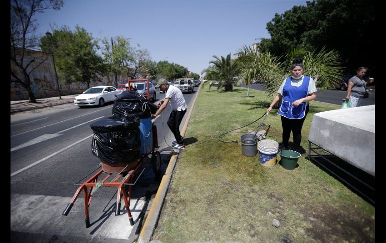 Los afectados señalan que por lo menos una vez al día llaman al SIAPA para solicitar pipas pero hasta el momento no han recibido ninguna. EL INFORMADOR/F. Atilano