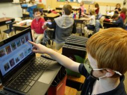 El secretario de Salud, Jorge Alcocer Varela, externó que el regreso a las escuelas es una decisión compleja. AFP /ARCHIVO