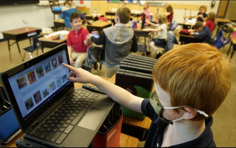 El secretario de Salud, Jorge Alcocer Varela, externó que el regreso a las escuelas es una decisión compleja. AFP /ARCHIVO
