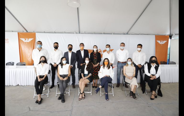 El político presenta a quienes, de ganar las elecciones, lo acompañarán en el cabildo. ESPECIAL ESPECIAL