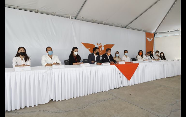 El político presenta a quienes, de ganar las elecciones, lo acompañarán en el cabildo. ESPECIAL