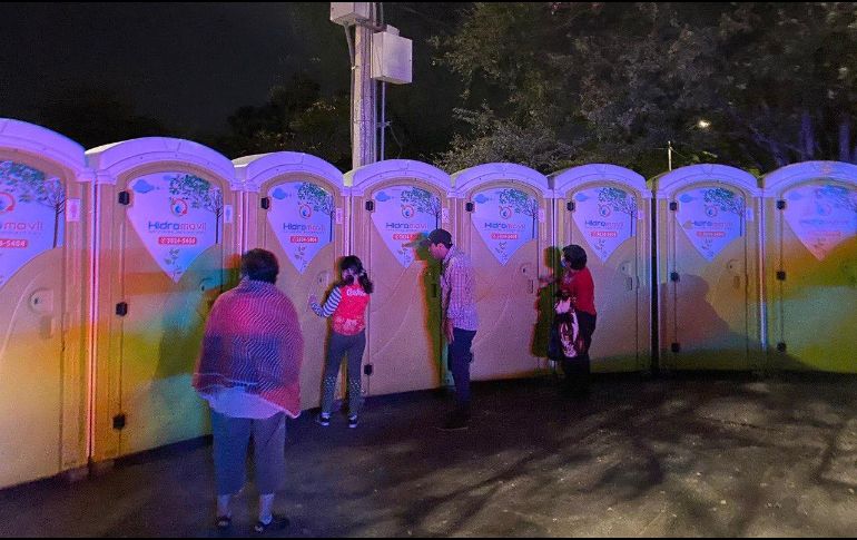 En cada módulo de vacunación se instaló un centro de orientación a la ciudadanía, un punto de hidratación y baños. ESPECIAL/Ayuntamiento de Guadalajara