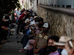 Para esta jornada se destinaron solo mil 900 vacunas, cuyos turnos ya estaban completos desde la madrugada. EL INFORMADOR / ARCHIVO
