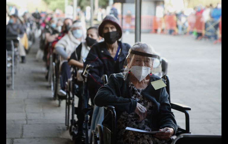 Fue hasta las siete que se comenzaron a dar las fichas en el orden como se habían organizado los propios ciudadanos. EL INFORMADOR/G. Gallo