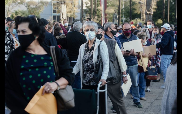 Fue hasta las siete que se comenzaron a dar las fichas en el orden como se habían organizado los propios ciudadanos. EL INFORMADOR/G. Gallo