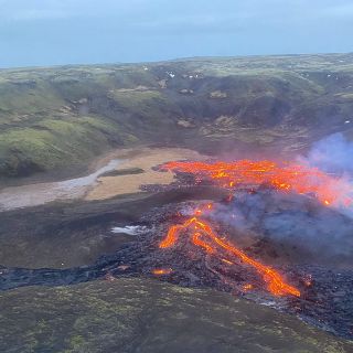 Volcán de Islandia hace erupción tras 800 años inactivo