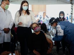 Poco antes de las siete de la mañana, la familia de Verónica fue finalmente por su madre Hermengilda y la sentaron en su lugar, el primero de todos. EL INFORMADOR/ G. Gallo
