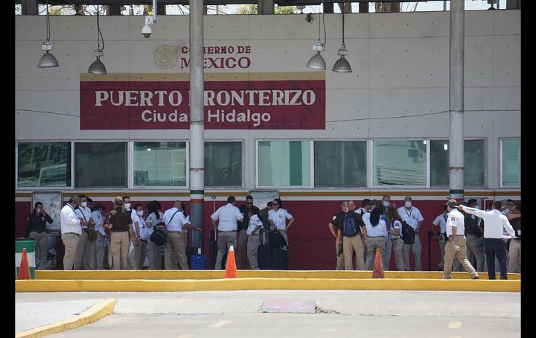 En grupos de cinco, elementos de migración fueron enviados a los cruces informales conocidos como El Coyote, Palenque, Limón, Rojo, Armadillo y Cascajo. EFE/J. Blanco