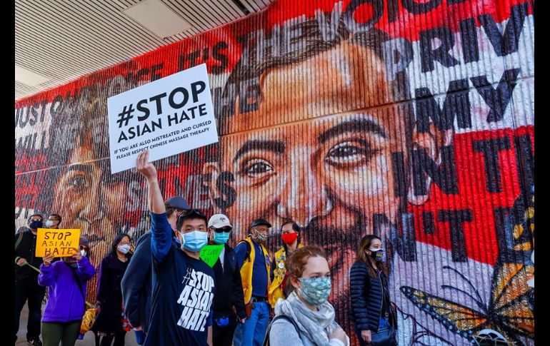 Asistentes de todas las edades, razas y orígenes étnicos se reunieron en Liberty Plaza, en Atlanta, portaron pancartas y ovacionaron a los oradores participantes. EFE/E. Lesser