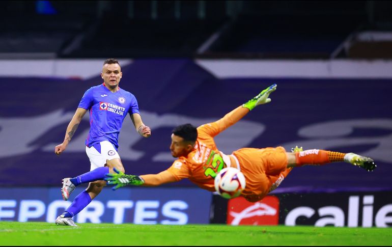 Cruz Azul regresa al liderato general de la competencia al llegar a 30 unidades, superando al América. Imago7 / E. Sánchez