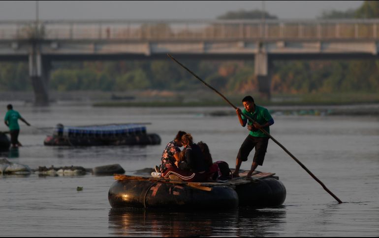Autoridades estadounidenses detallaron que el pasado viernes admitieron a más de 14 mil menores inmigrantes que atravesaron la frontera. AP / E. Verdugo