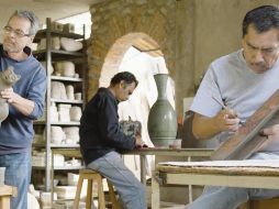 BENEFICIOS. Fundación con Causa Azul acompaña, difunde y vincula la labor de los artesanos. CORTESÍA