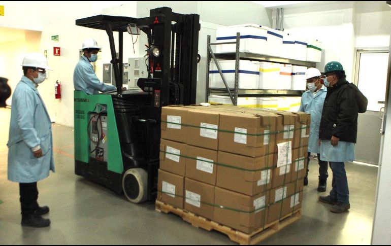 Las vacunas de CanSino son envasadas en la planta de Drugmex, en Querétaro.  TWITTER@m_ebrard