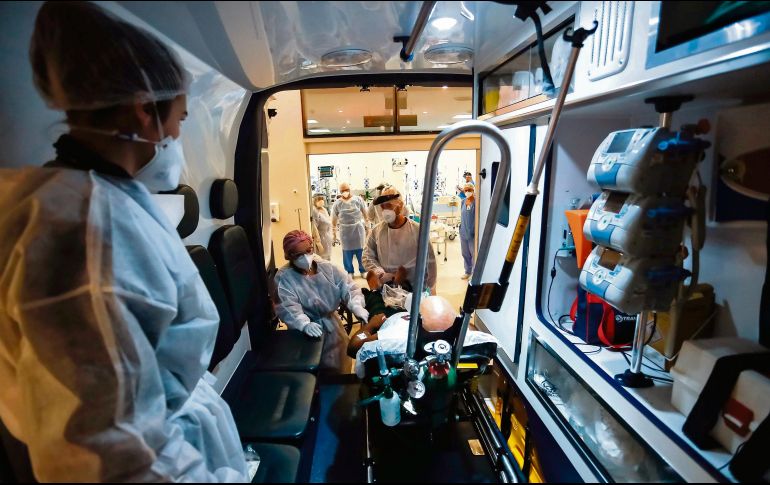 CRISIS. Las Unidades de Cuidados Intensivos están saturadas en la mayoría de los estados. EFE