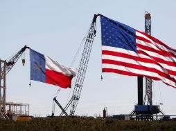 El barril de WTI ya acumula una pérdida del 13 % desde su pico de 66.09 dólares. EFE/ARCHIVO