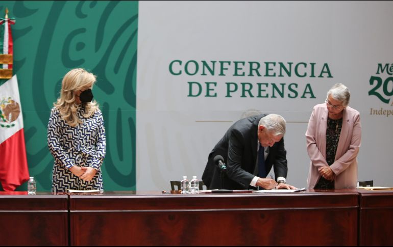 Con este acuerdo, autoridades federales y locales se comprometieron a no interferir en el próximo proceso electoral. TWITTER / @lopezobrador_