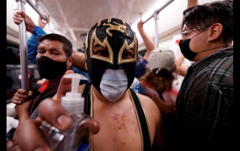 La iniciativa, que ha tenido una gran aceptación, forma parte de una campaña del Instituto de la Juventud de CDMX para promover el uso del cubrebocas. EFE/J. Méndez