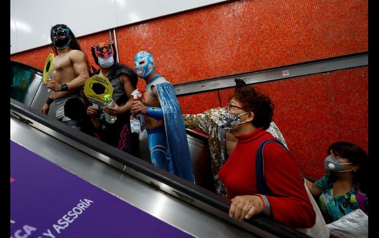 La iniciativa, que ha tenido una gran aceptación, forma parte de una campaña del Instituto de la Juventud de CDMX para promover el uso del cubrebocas. EFE/J. Méndez
