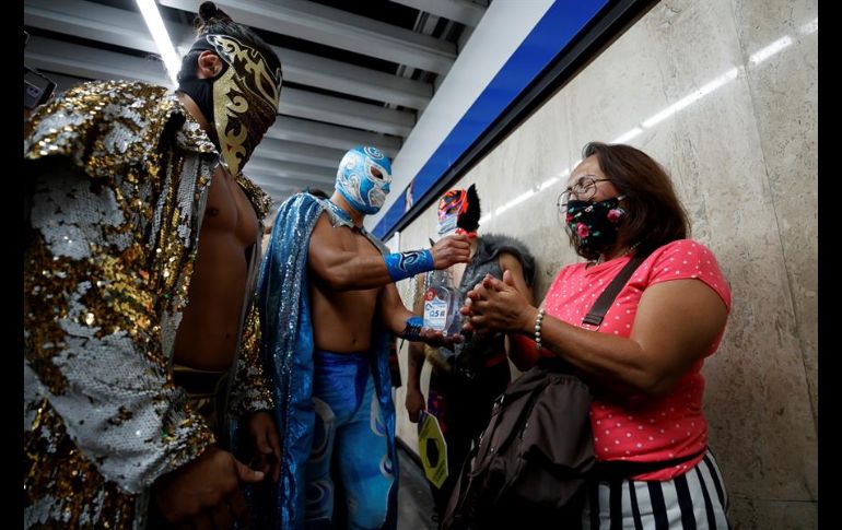 La iniciativa, que ha tenido una gran aceptación, forma parte de una campaña del Instituto de la Juventud de CDMX para promover el uso del cubrebocas. EFE/J. Méndez