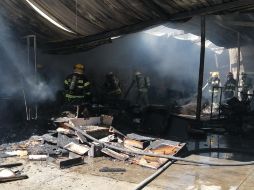 Tras extinguir el fuego, las autoridades proceden a la evaluación de la estructura del lugar. ESPECIAL