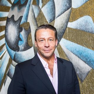 Alfredo Adame se aplica vacuna contra COVID-19