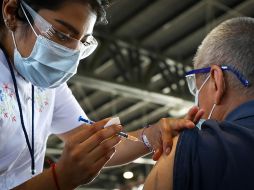 Las autoridades contactarán vía telefónica a los adultos mayores para informar sobre el lugar y la hora donde podrán recibir la vacuna. SUN/D. Simón