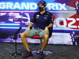 ''Queremos empujar al equipo hacia adelante, y si somos capaces de crear esa competición entre nosotros, beneficiará al equipo'', señaló ''Checo'' Pérez en la rueda de prensa previa al GP de Baréin, según Motorsport.com. AFP / D. Istitene