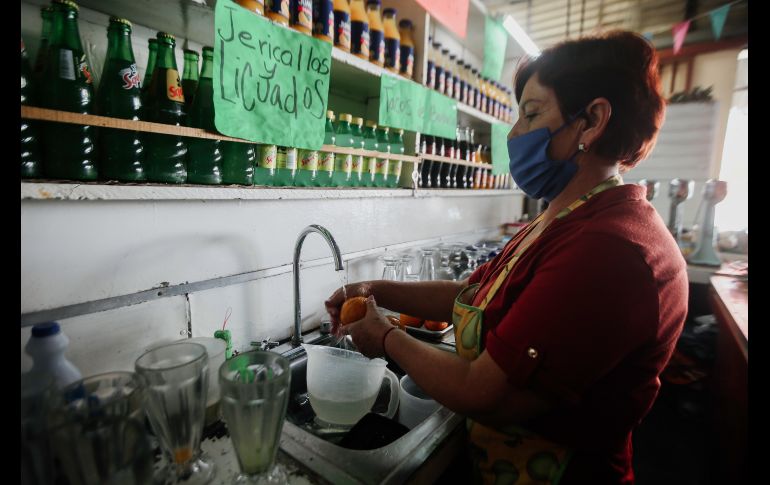 Locatarios fuera del mercado municipal también han sufrido por la falta del líquido. EL INFORMADOR / G. Gallo