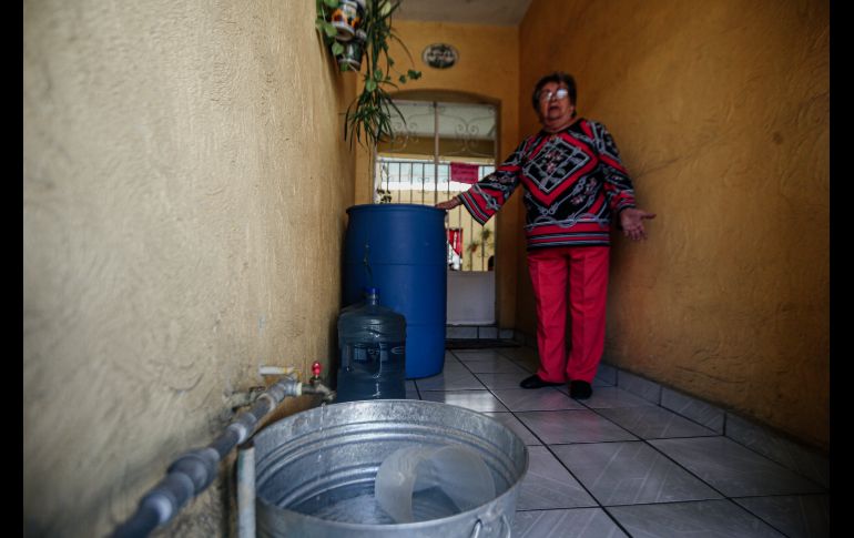 Aunque llegan pipas gratuitas a la colonia, algunos residentes no cuenta con aljibe para llenarlo. EL INFORMADOR /G. Gallo