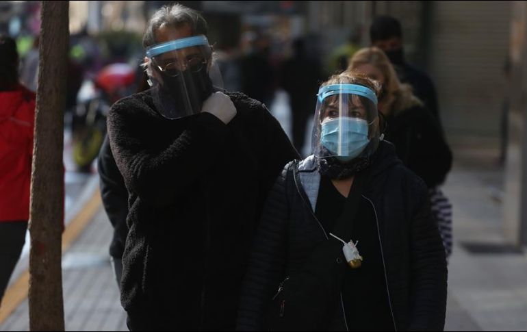 Toda persona que ingrese a una casilla de votación el 6 de junio próximo estará obligada a usar un cubrebocas. EFE/E. González