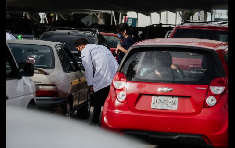 En el módulo CUCEI se atiende a través del sistema Drive Thru (auto servicio). EL INFORMADOR / G. Gallo