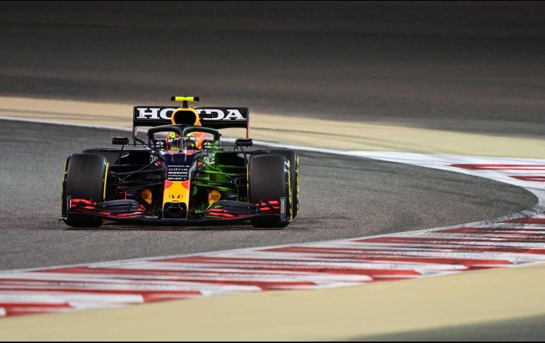 El mexicano Sergio ''Checo'' Pérez, que este domingo correrá su primer gran premio con Red Bull, terminó en la décima posición.  AFP / A. Isakovic