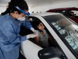 Tanto el CUAAD como el CUCEI serán exclusivamente para drive thru. Puede ir el auto lleno, siempre y cuando el apellido sea con la letra que toca. EL INFORMADOR/G. Gallo