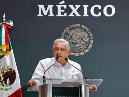 AMLO responde a medios de comunicación durante una rueda de prensa en Ciudad Juárez este viernes. EFE/Presidencia de México