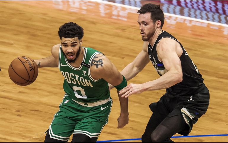 Jayson Tatum aportó 34 puntos para la victoria de Boston. EFE/T. Maury