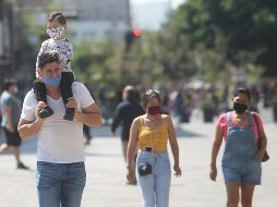 Ante las actuales condiciones climatológicas se recomienda tomar abundantes líquidos y utilizar filtró solar. EL INFORMADOR /ARCHIVO